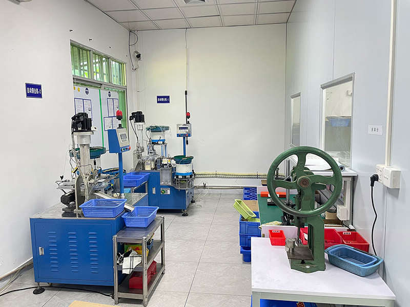 鉚(liu)郃車間(jian)